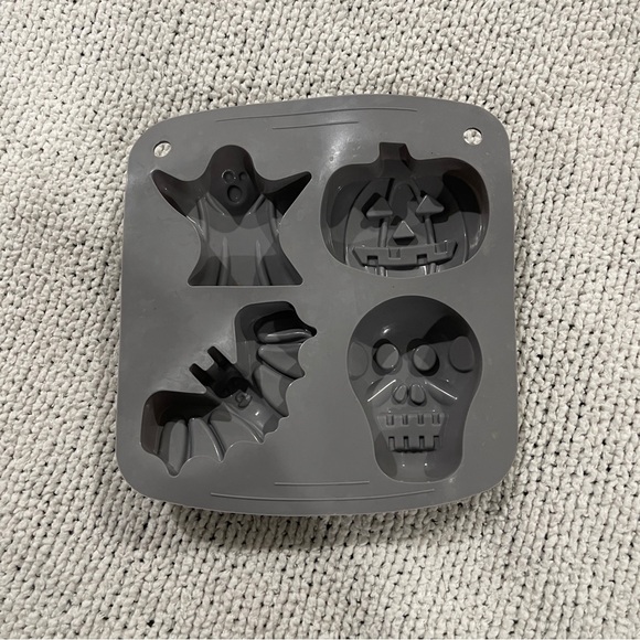 Gray Halloween Silicone Mold - Picture 2 of 4